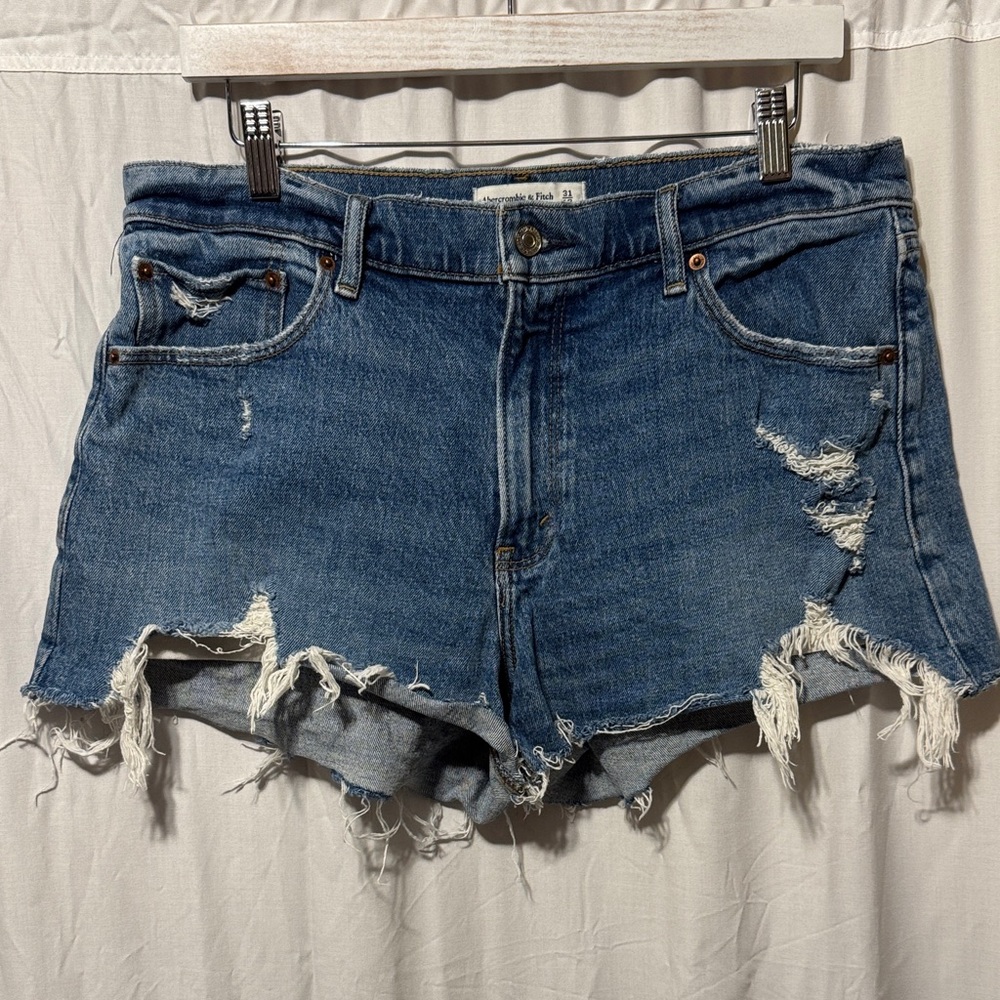 Abercrombie & Fitch Mid Rise Mom Short